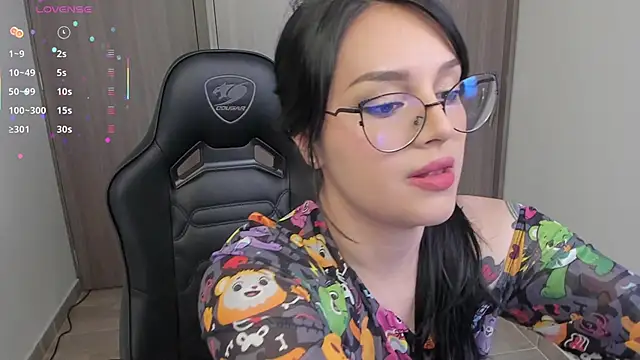 Snapshot of anaveleeez chatting on 10/29/25, 12:02 anaveleeez online show from 10/29/25, 12:02