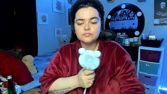 Snapshot of Luise_Meyrink chatting on 10/21/25, 03:07 Luise Meyrink online show from 10/21/25, 03:07