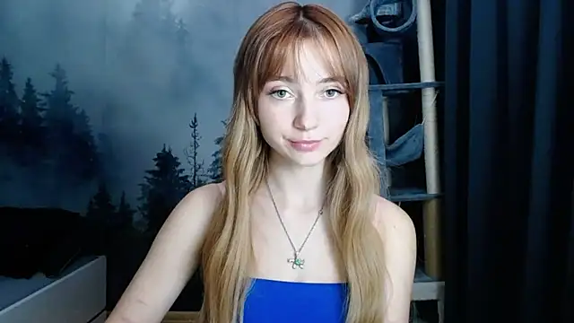 Snapshot of LuciaYoung chatting on 01/06/25, 10:15 LuciaYoung online show from 01/06/25, 10:15