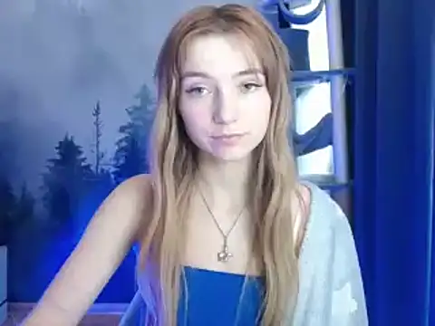 Snapshot of LuciaYoung chatting on 01/07/25, 10:22 LuciaYoung online show from 01/07/25, 10:22