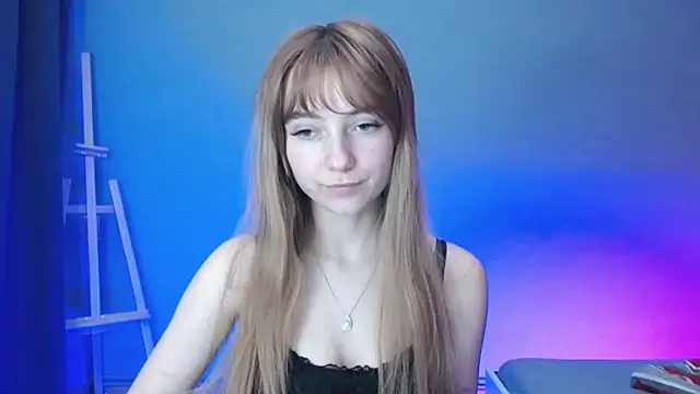 Snapshot of LuciaYoung chatting on 01/19/25, 10:17 LuciaYoung online show from 01/19/25, 10:17