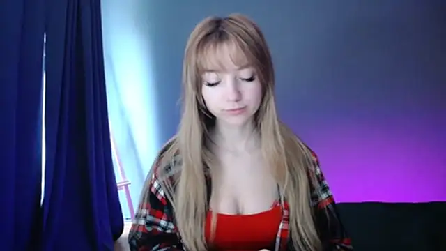 Snapshot of LuciaYoung chatting on 03/03/25, 07:21 LuciaYoung online show from 03/03/25, 07:21