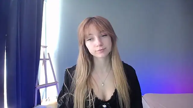 Snapshot of LuciaYoung chatting on 03/08/25, 09:50 LuciaYoung online show from 03/08/25, 09:50