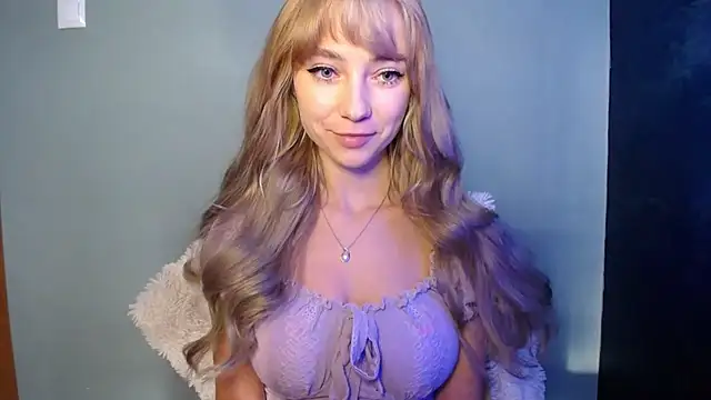 LuciaYoung online show from 10/27/25, 07:34