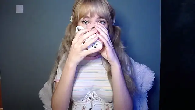 LuciaYoung online show from 11/05/25, 07:30