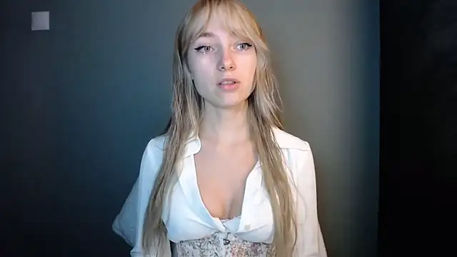 LuciaYoung online show from 11/17/25, 07:30