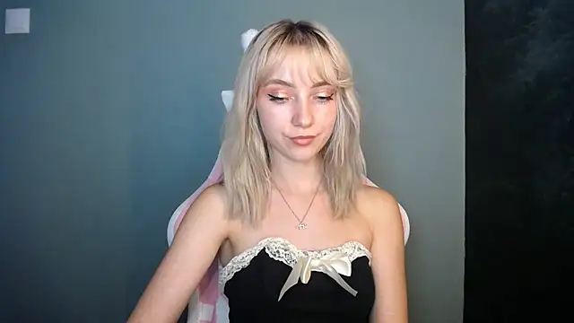 LuciaYoung online show from 07/06/26, 03:03