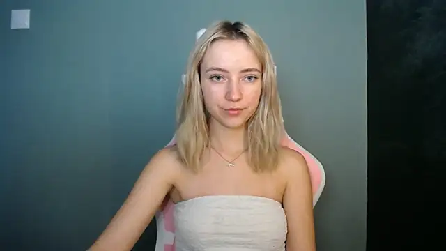 LuciaYoung online show from 07/07/26, 06:38