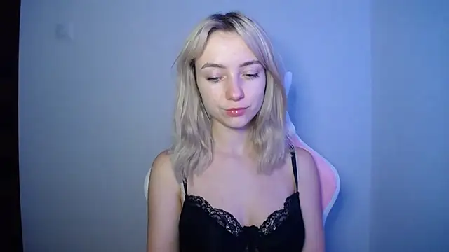 LuciaYoung online show from 07/12/26, 06:32