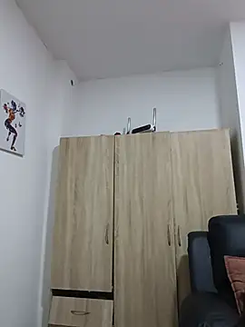 Snapshot of Issa_Km_ chatting on 06/14/26, 11:40 Issa Km online show from 06/14/26, 11:40