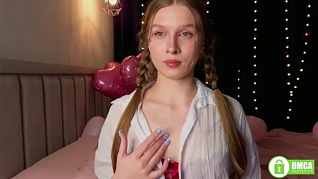 Snapshot of CutieBeauty chatting on 02/14/26, 06:04 CutieBeauty online show from 02/14/26, 06:04