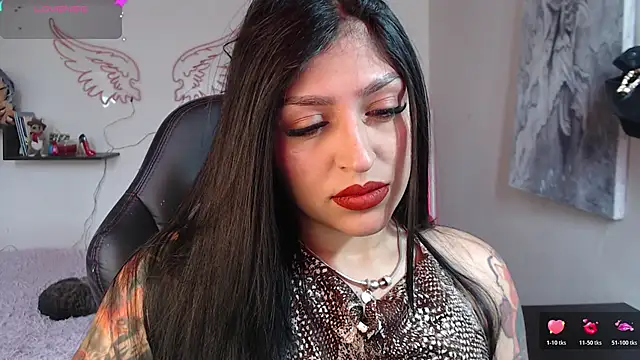 Snapshot of MissDennise chatting on 10/27/25, 04:55 MissDennise online show from 10/27/25, 04:55