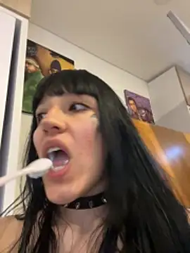 aangie  uwu online show from 10/30/25, 09:04