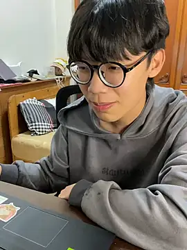 Snapshot of hihi0169 chatting on 12/19/24, 04:24 hihi0169 online show from 12/19/24, 04:24