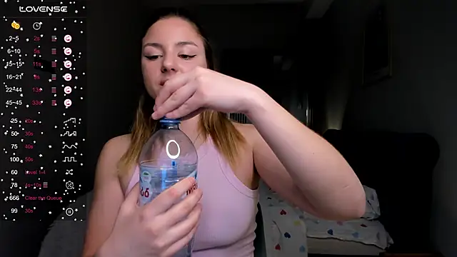 Snapshot of ThreeshaWhite chatting on 03/18/25, 03:53 ThreeshaWhite online show from 03/18/25, 03:53