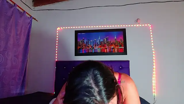 Snapshot of colombianmilf_ chatting on 11/14/25, 03:38 colombianmilf online show from 11/14/25, 03:38