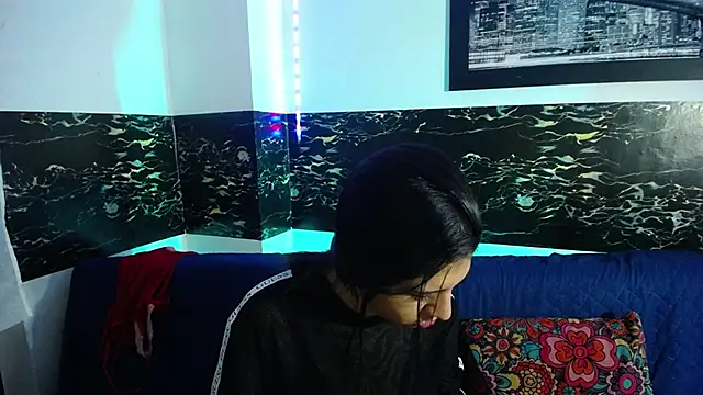 Snapshot of colombianmilf_ chatting on 12/17/25, 11:00 colombianmilf online show from 12/17/25, 11:00