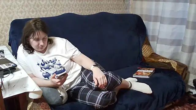 Snapshot of franceska_blue chatting on 03/18/26, 04:10 franceska blue online show from 03/18/26, 04:10