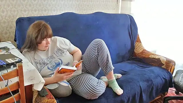 Snapshot of franceska_blue chatting on 04/02/26, 09:40 franceska blue online show from 04/02/26, 09:40