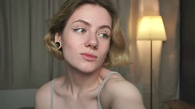 Snapshot of PixieMeow_ chatting on 03/16/25, 05:17 PixieMeow online show from 03/16/25, 05:17