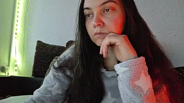 Snapshot of Cyndee_Winter chatting on 12/12/24, 02:44 Cyndee Winter online show from 12/12/24, 02:44