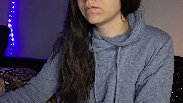 Snapshot of Cyndee_Winter chatting on 12/20/24, 05:18 Cyndee Winter online show from 12/20/24, 05:18