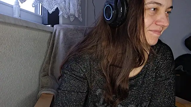 Snapshot of Cyndee_Winter chatting on 03/13/25, 05:07 Cyndee Winter online show from 03/13/25, 05:07