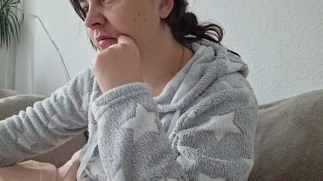 Snapshot of Cyndee_Winter chatting on 10/04/25, 11:52 Cyndee Winter online show from 10/04/25, 11:52