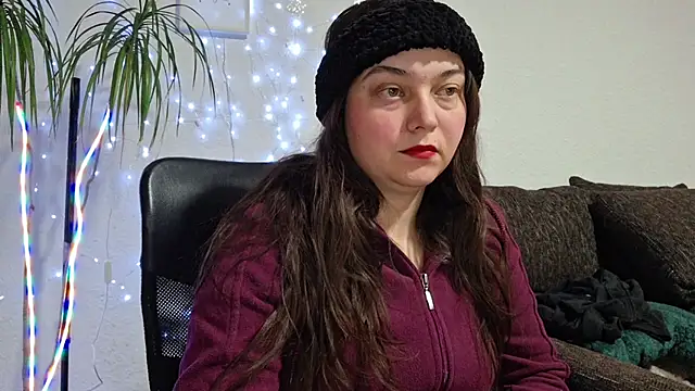 Snapshot of Cyndee_Winter chatting on 02/03/26, 06:35 Cyndee Winter online show from 02/03/26, 06:35