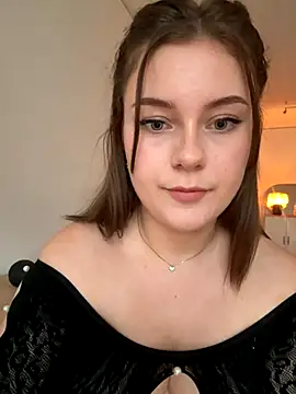 Snapshot of MaribelRiver chatting on 11/16/25, 12:33 MaribelRiver online show from 11/16/25, 12:33