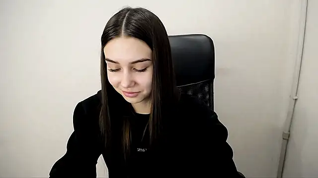 Lili magic online show from 10/24/25, 09:28