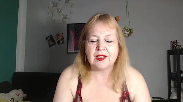 Snapshot of Blasflittchen chatting on 04/18/26, 02:10 Blasflittchen online show from 04/18/26, 02:10