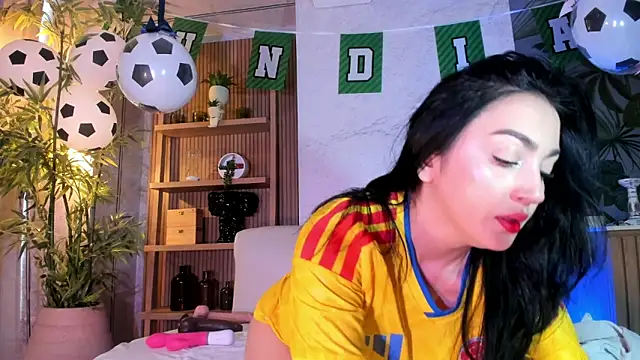 LIAH IZUMI online show from 06/17/26, 01:45