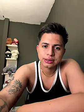 Snapshot of Niicky1_ chatting on 10/28/25, 04:27 Niicky1  online show from 10/28/25, 04:27