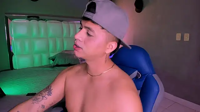 Niicky1  online show from 12/01/25, 04:06