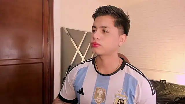 Snapshot of Niicky1_ chatting on 01/18/26, 01:26 Niicky1 online show from 01/18/26, 01:26