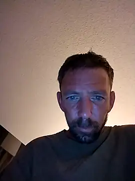 Snapshot of Treemandude chatting on 11/18/25, 10:36 Treemandude online show from 11/18/25, 10:36