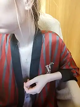 Snapshot of Elza_kom chatting on 01/23/25, 06:28 Elza kom online show from 01/23/25, 06:28