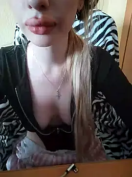 Snapshot of Elza_kom chatting on 03/14/25, 05:48 Elza kom online show from 03/14/25, 05:48