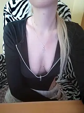 Snapshot of Elza_kom chatting on 03/15/25, 08:58 Elza kom online show from 03/15/25, 08:58