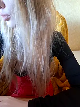 Snapshot of Elza_kom chatting on 09/20/25, 03:29 Elza kom online show from 09/20/25, 03:29