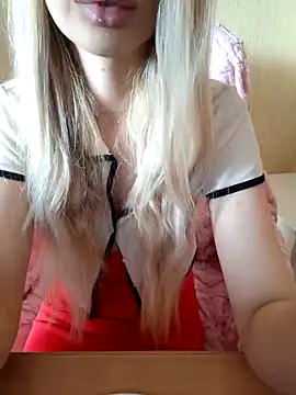 Snapshot of Elza_kom chatting on 10/15/25, 04:34 Elza kom online show from 10/15/25, 04:34