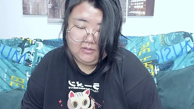Snapshot of Nadine_asian chatting on 09/25/25, 02:04 Nadine asian online show from 09/25/25, 02:04