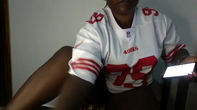 Snapshot of Nevvy_Pretty chatting on 02/23/25, 04:24 Nevvy Pretty online show from 02/23/25, 04:24