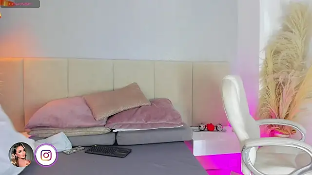 sofia pamela online show from 12/15/25, 07:18