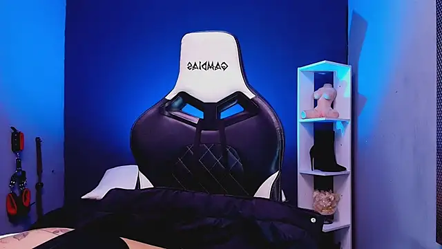 Snapshot of JadaRoberts chatting on 11/12/25, 12:27 JadaRoberts online show from 11/12/25, 12:27