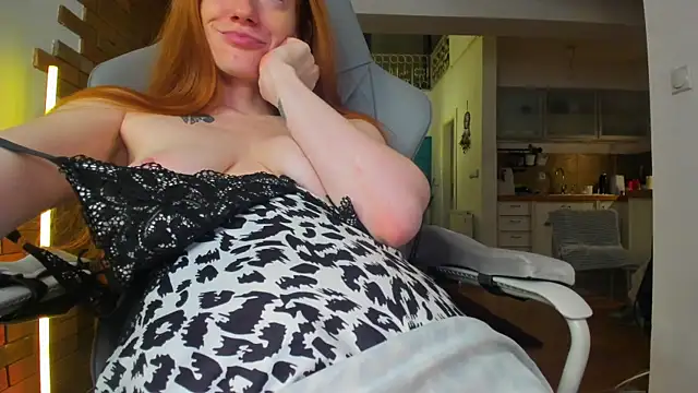 Aliceginger99 online show from 01/12/26, 07:30