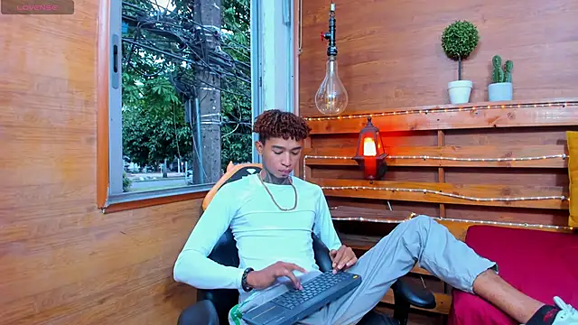 sexy blacks  online show from 03/10/25, 11:32