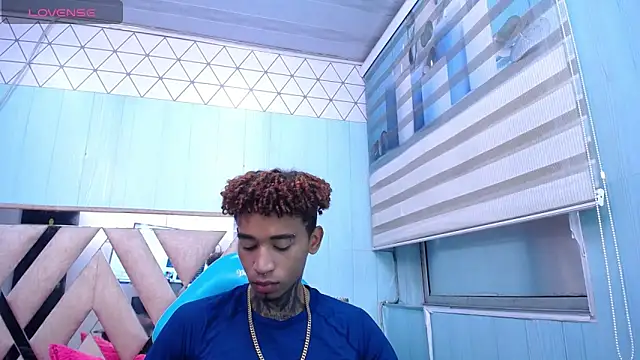 sexy blacks  online show from 03/21/25, 11:22