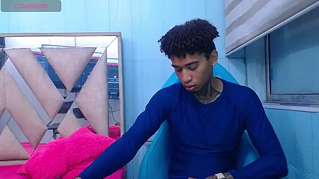 sexy blacks  online show from 09/19/25, 11:22